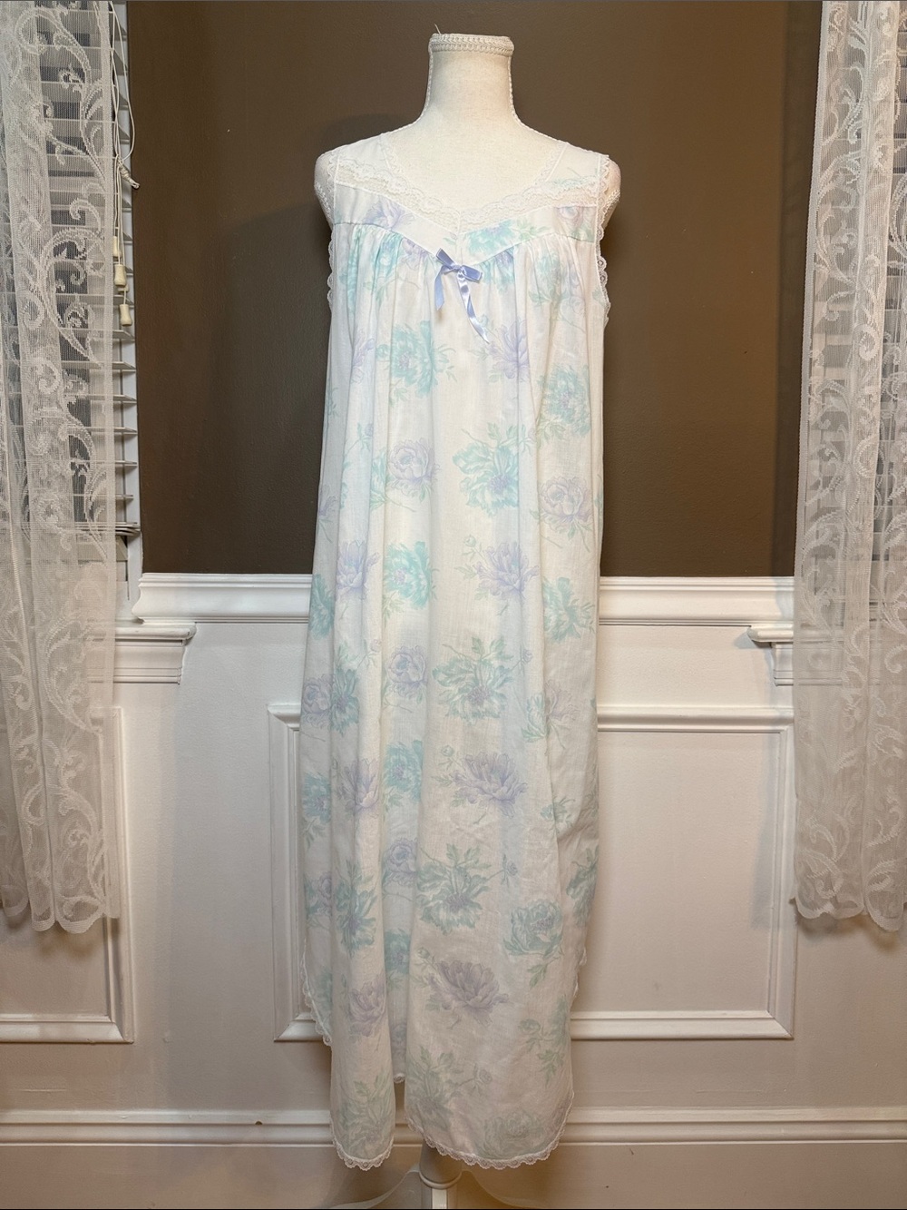 Vintage Cachet Floral‎ Lace Nightgown White Blue Purple Midi